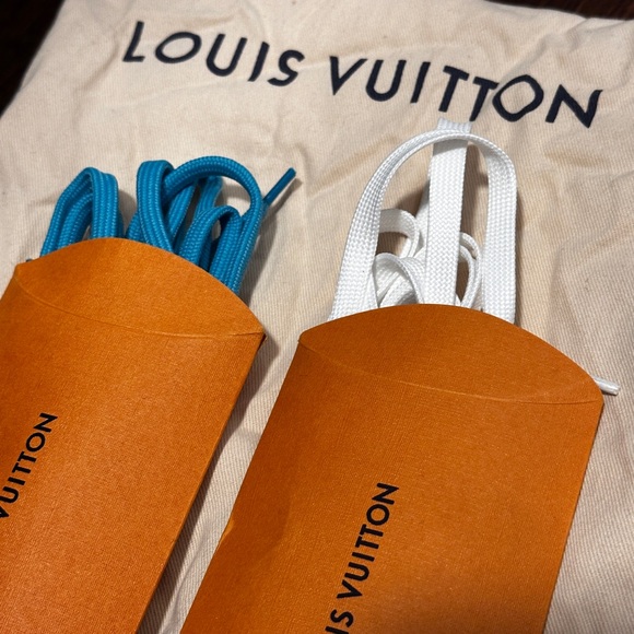 LOUIS VUITTON PARIS AUTHENTIC SNEAKER. 1 use Great cond. Shoelaces and dustbag! - Picture 3 of 4